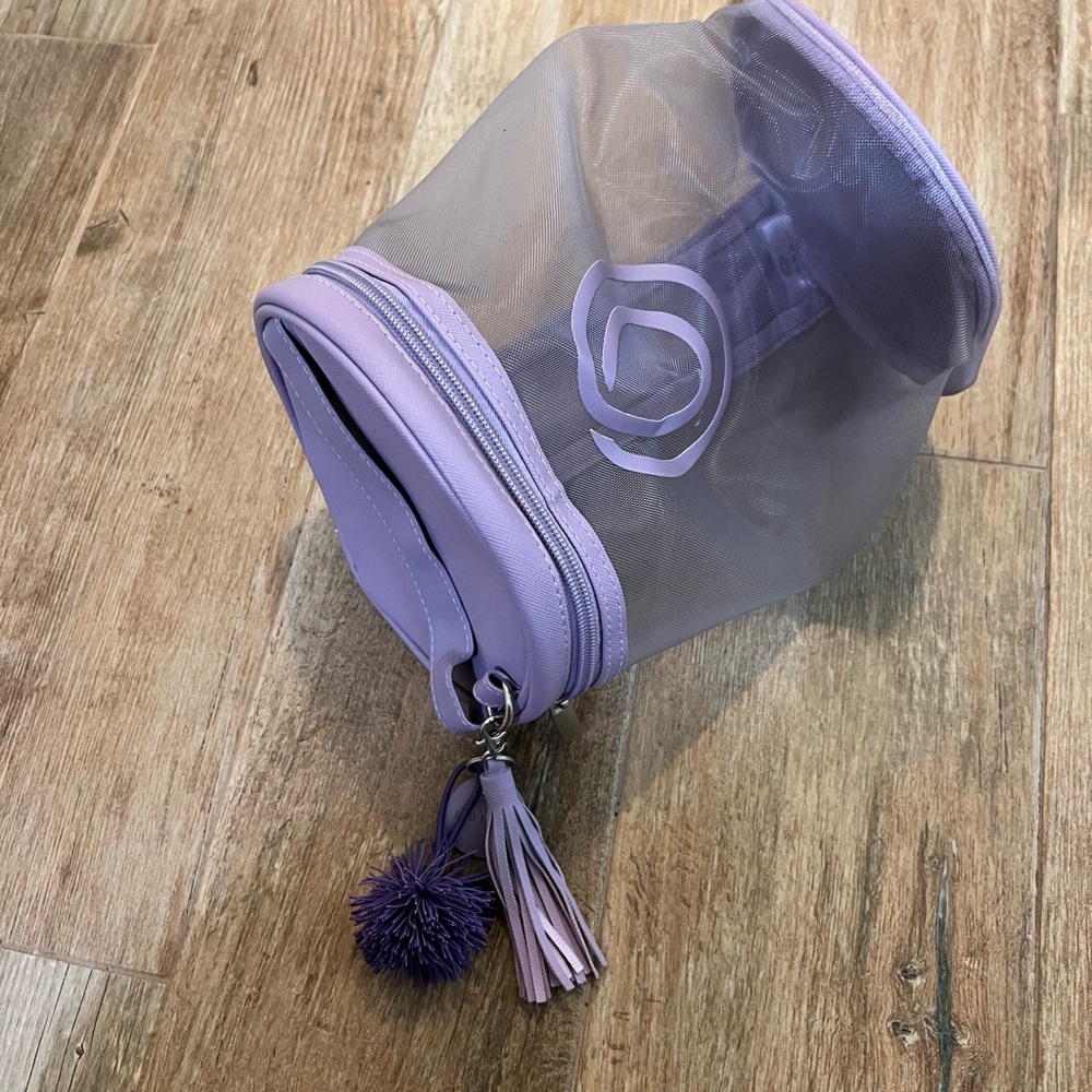 Elegant Monat Lavender Sheer Cosmetic Bag - Picture 3 of 3